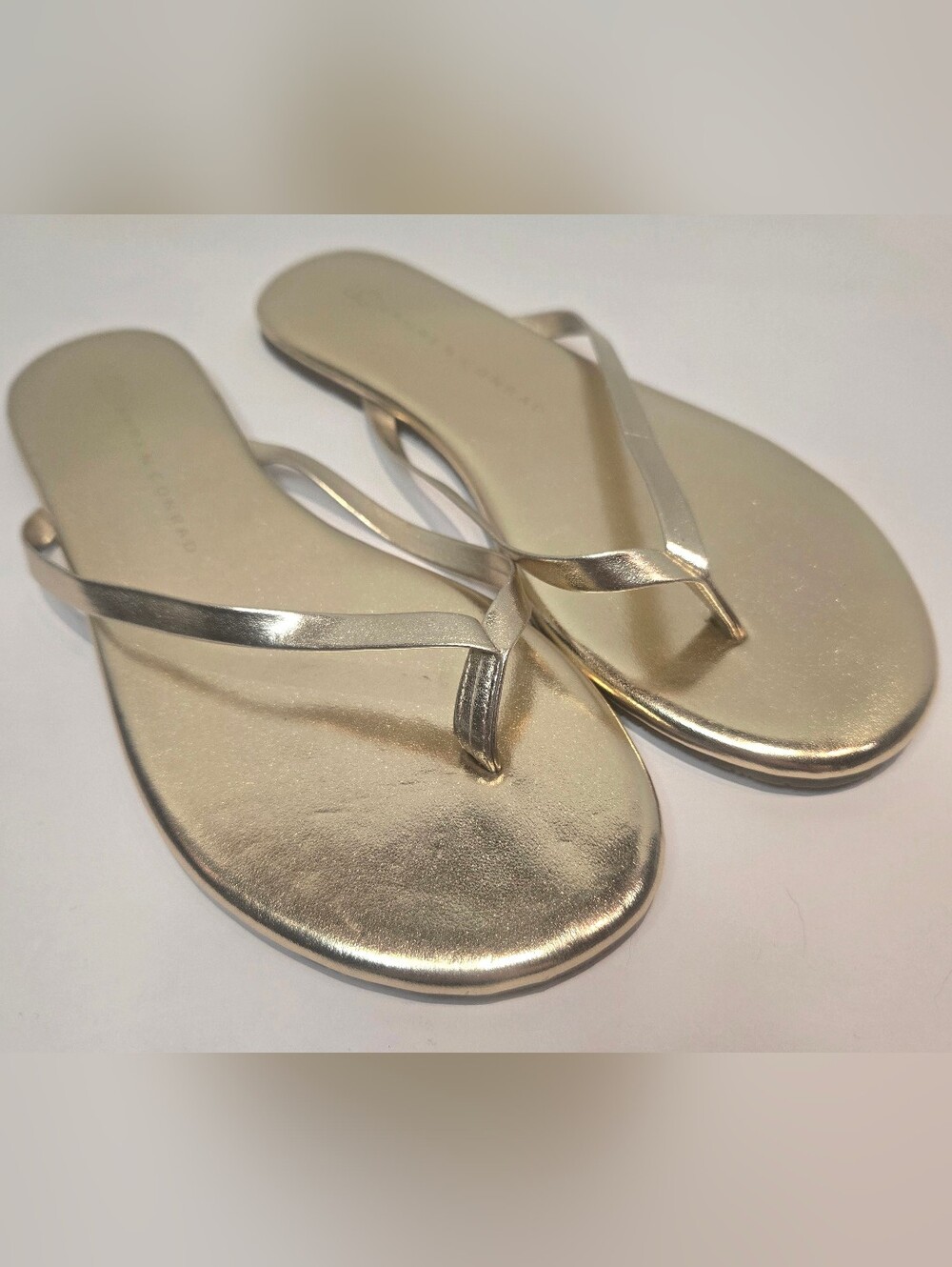 Lauren Conrad Metallic Gold Women's Flip Flop Sandals NEW